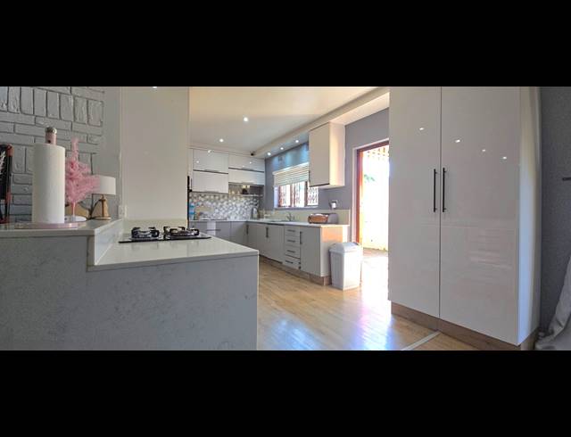 3 BEDROOM SIMPLEX FOR SALE IN MALVERN